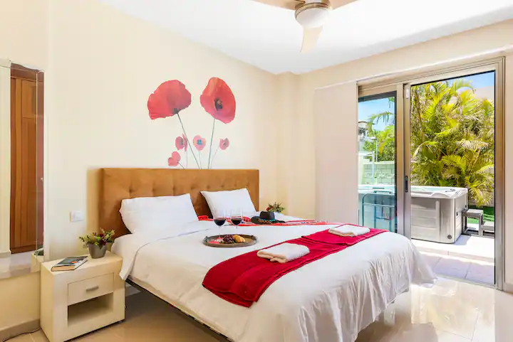 Chambre spacieuse avec vue mer dans la villa de luxe Oasimar Tenerife